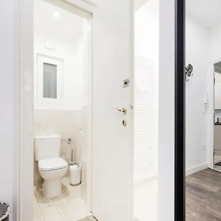 Apartment De Luxe With Balcony In The Absolute Center