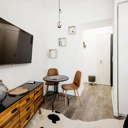 De Luxe With Balcony In The Absolute Center Appartamento Budapest